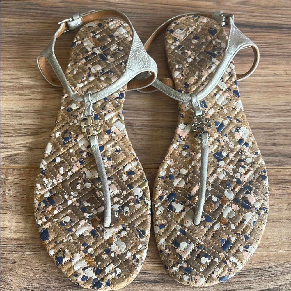 Tory Burch Marion Confetti Quilted T-Strap Women's US 6.5 M Silver Thong Sandal